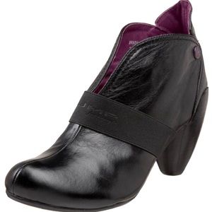 ISO black Jump Brash booties
